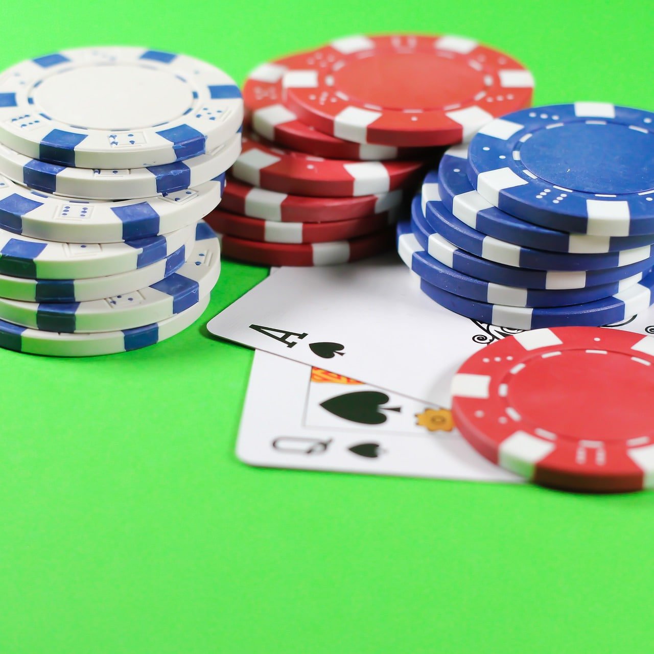 Shio Table games displayed on mobile, tablet, and desktop versions of visitorbet link